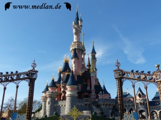 Disney Schloss (bei Tag)